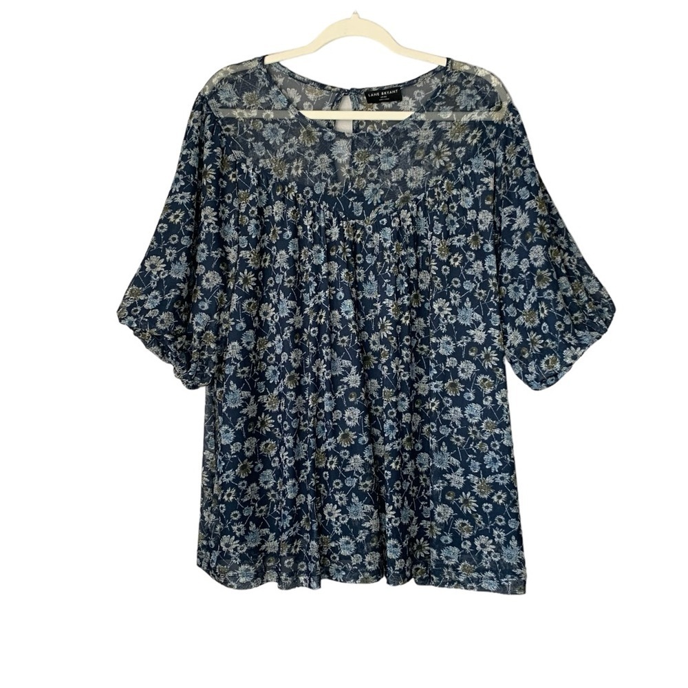 Lane Bryant flowncy gauzy sheer mesh floral knit short sleeve blouse. Size 18/20
